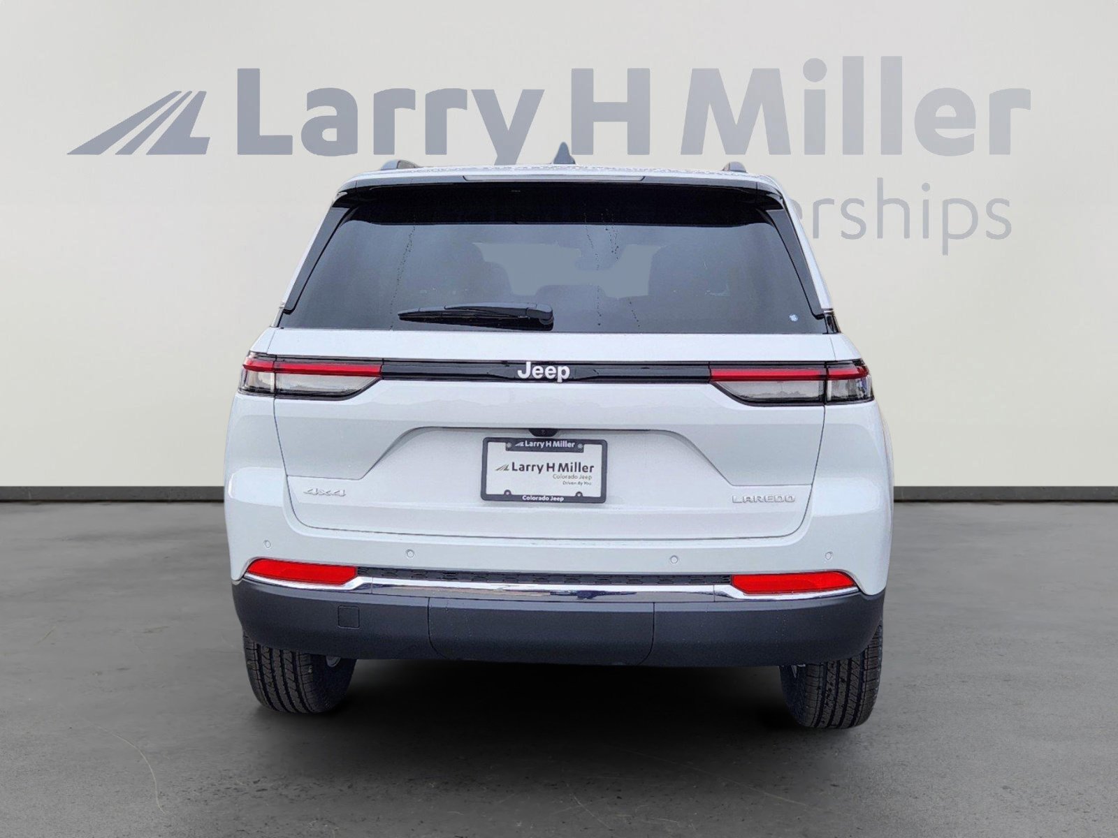 New 2025 Jeep Grand Cherokee Laredo w/ Luxury Tech Group I image 3