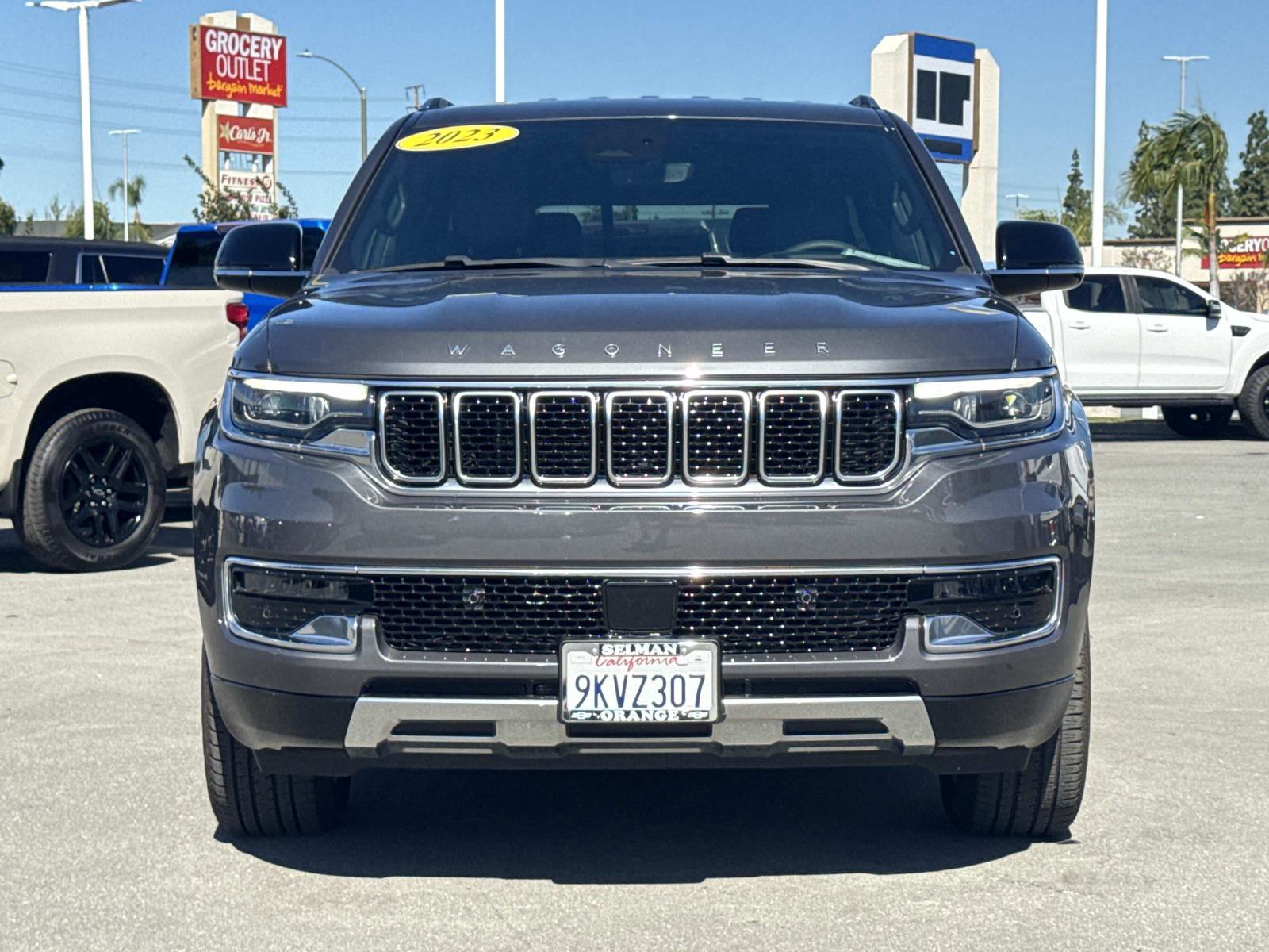 Used 2023 Jeep Wagoneer L Series III w/ Preferred Equipment Group image 2