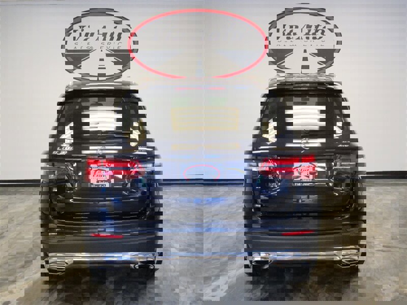 Used 2017 Mercedes-Benz GLC 300 4MATIC image 10