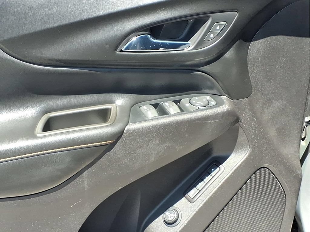 Used 2018 Chevrolet Equinox Premier FWD image 11