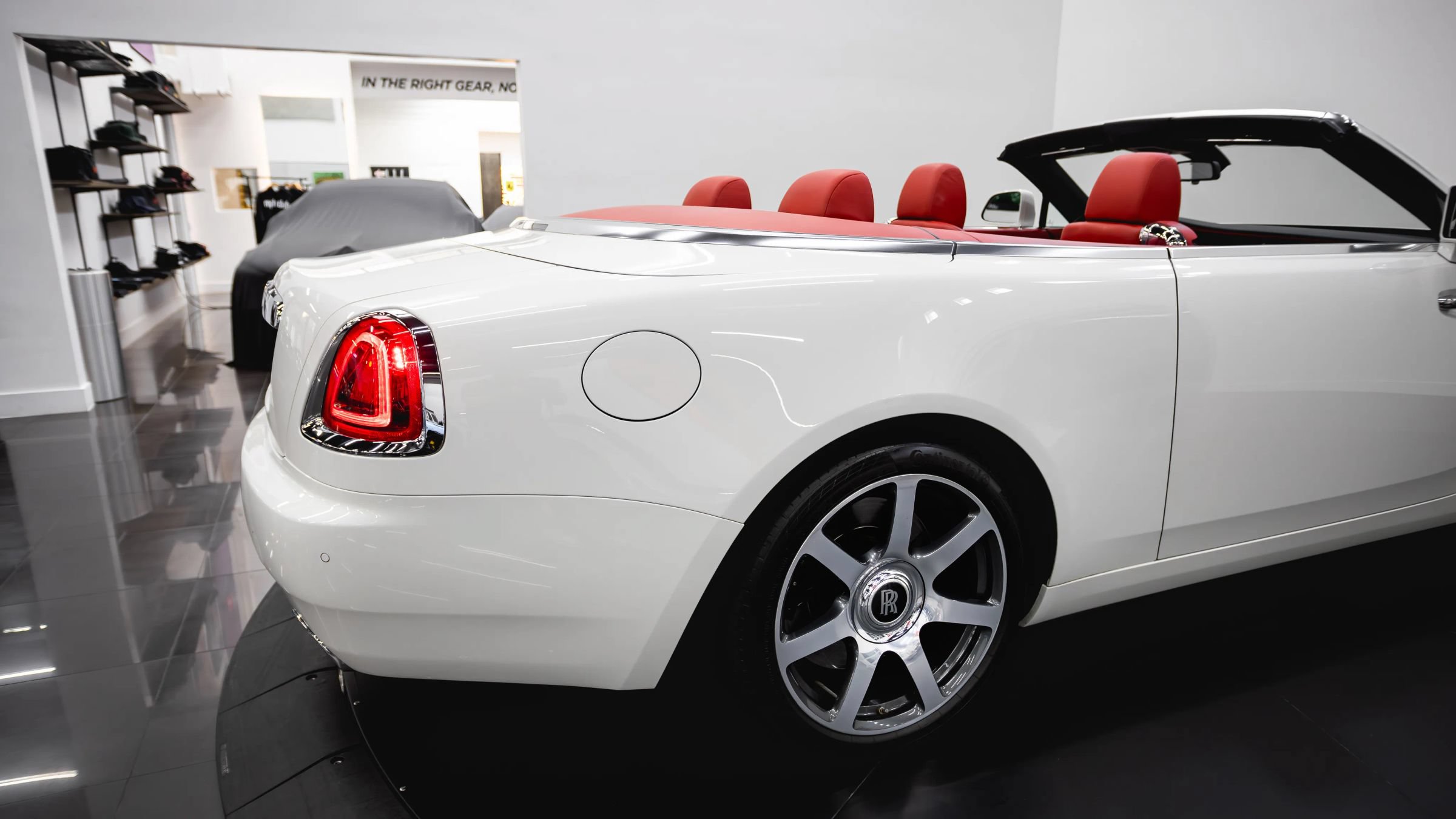 Used 2017 Rolls-Royce Dawn RWD image 34