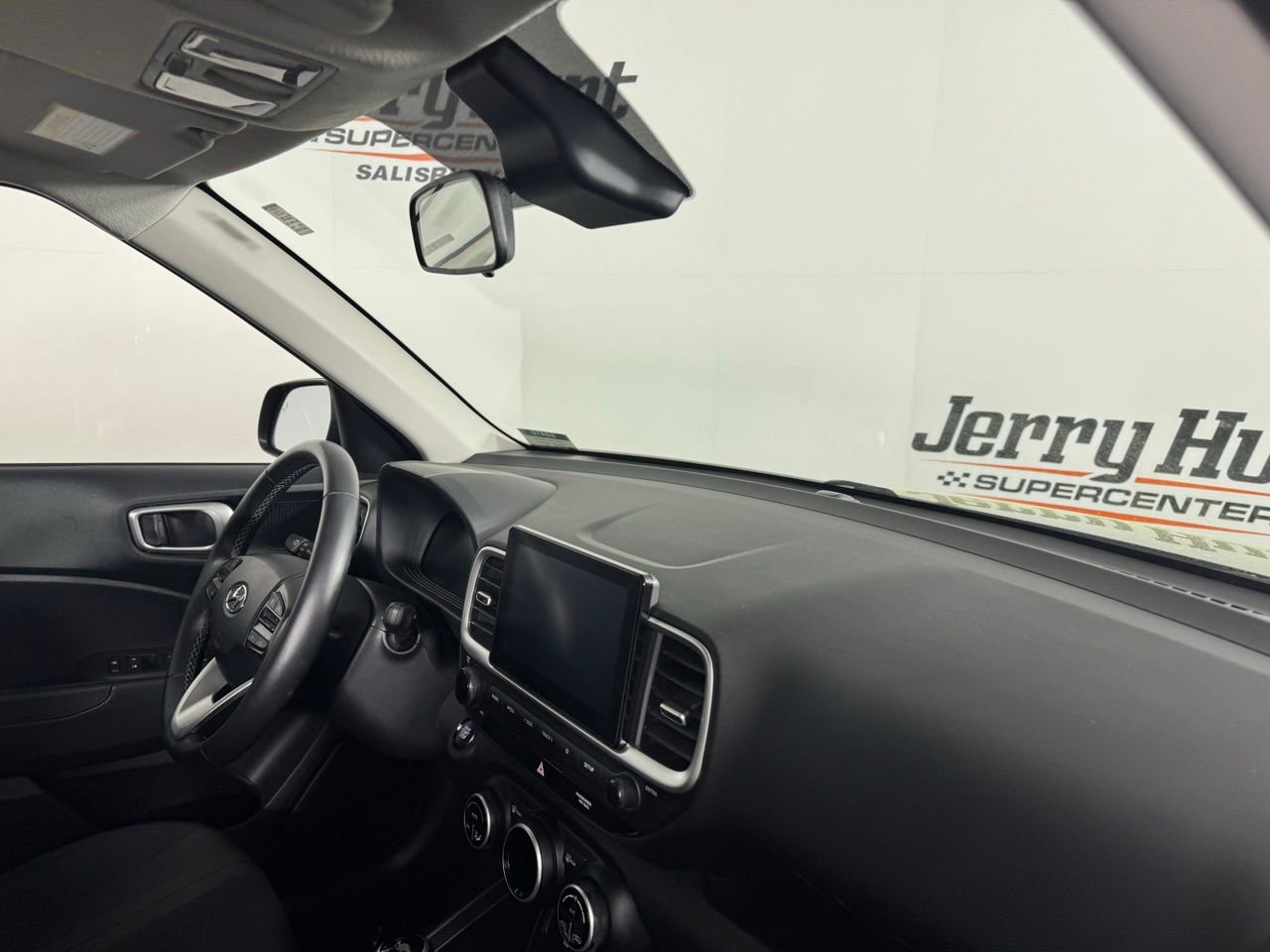 Used 2025 Hyundai Venue SEL image 30