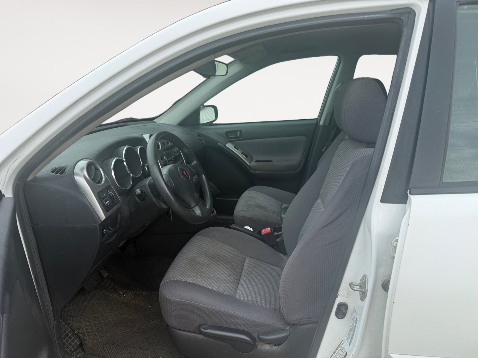 Used 2007 Pontiac Vibe w/ Preferred Package FWD image 9