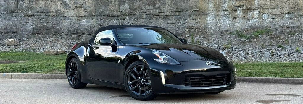 Used 2019 Nissan 370Z Roadster image 2