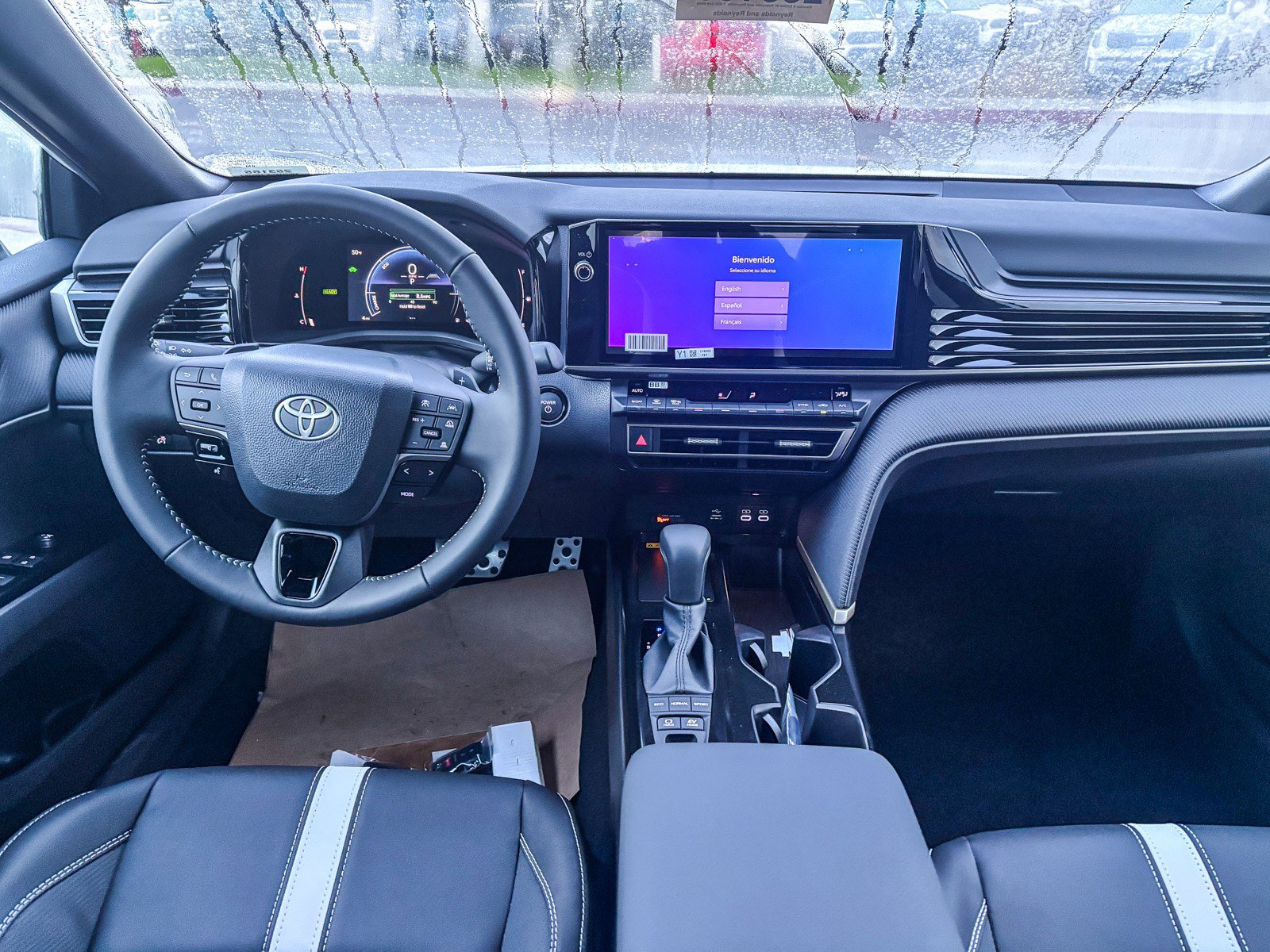 New 2026 Toyota Camry Hybrid FWD image 15