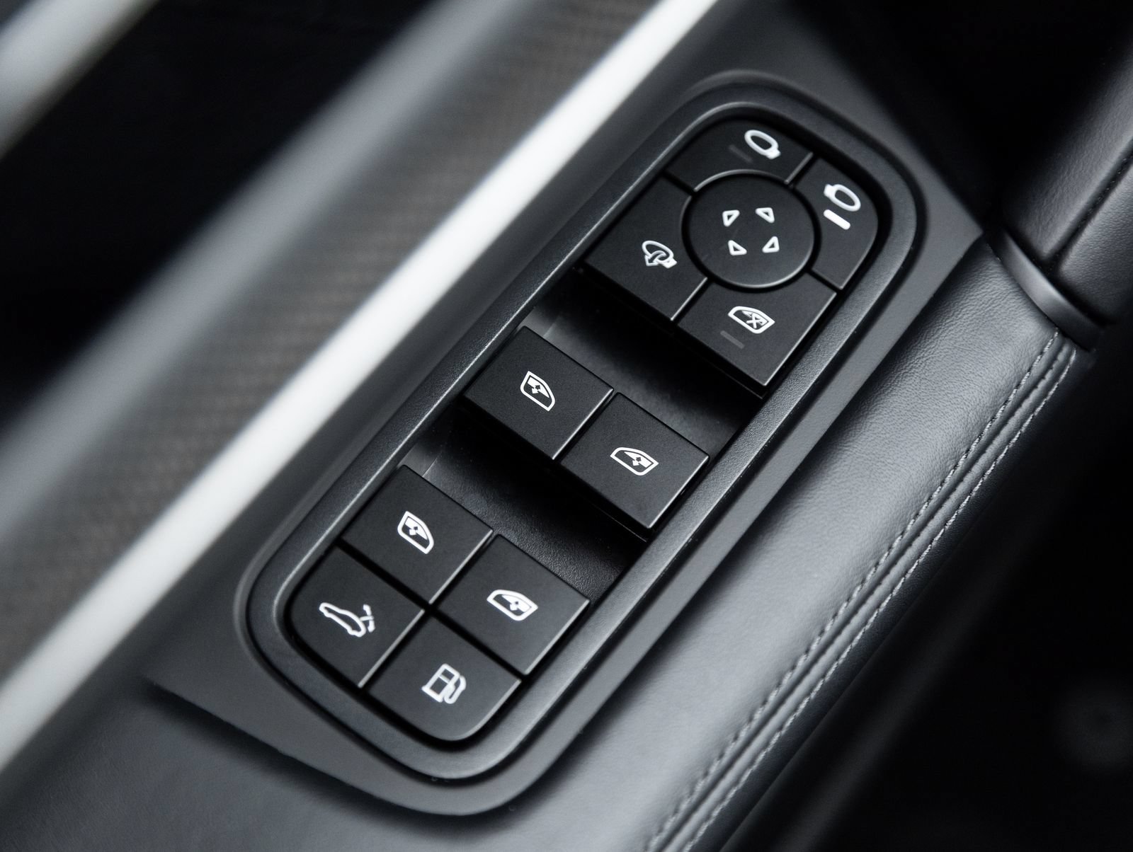 Certified 2026 Porsche Cayenne Turbo AWD/4WD image 20