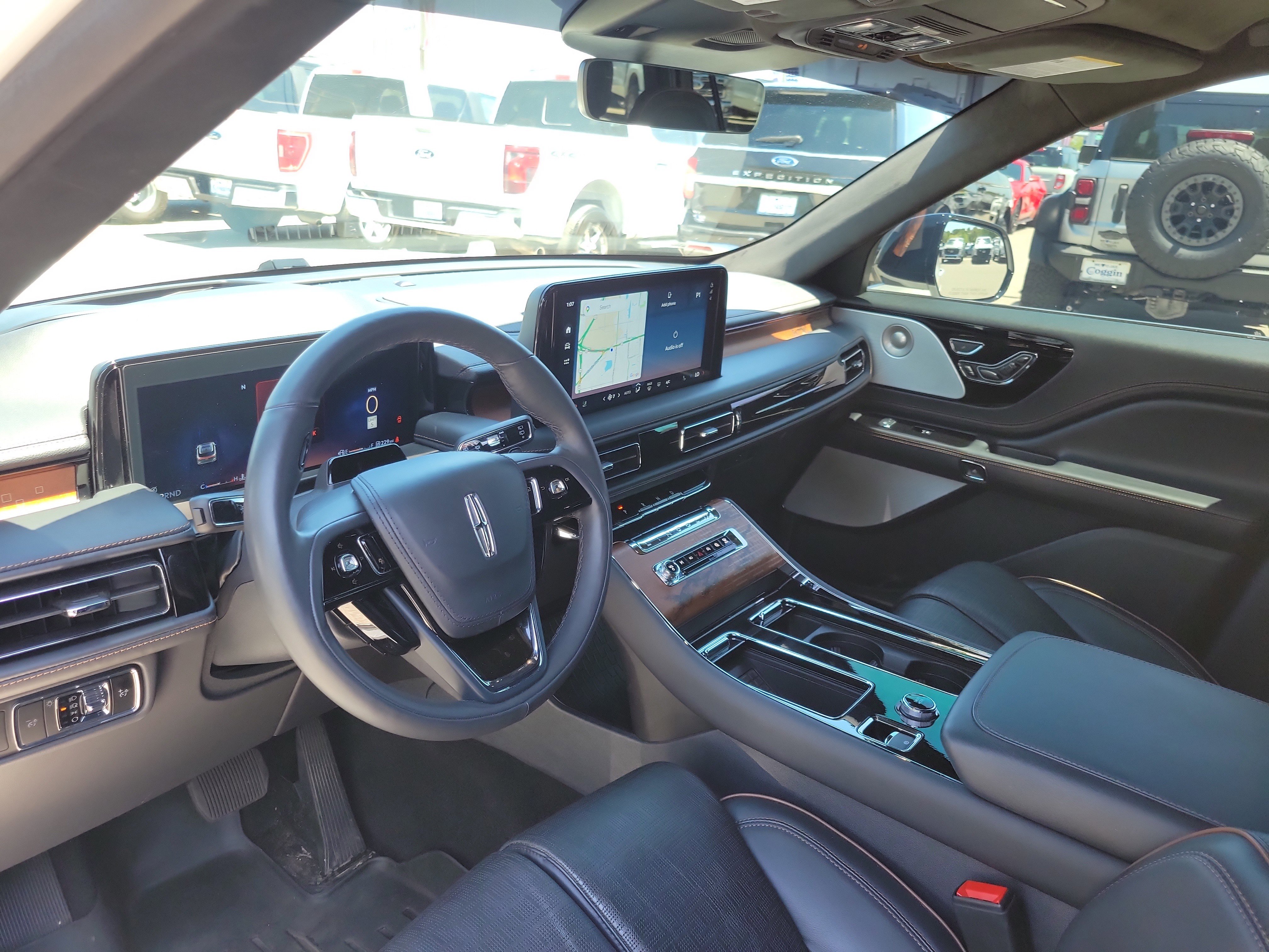 Used 2025 Lincoln Aviator Black Label w/ Jet Appearance Package image 7