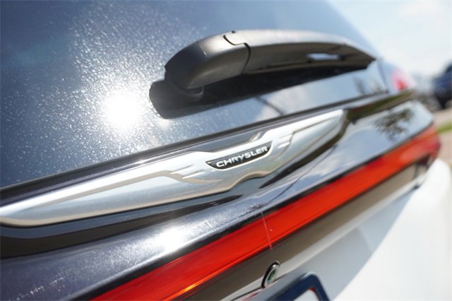 Used 2022 Chrysler Pacifica Touring image 12