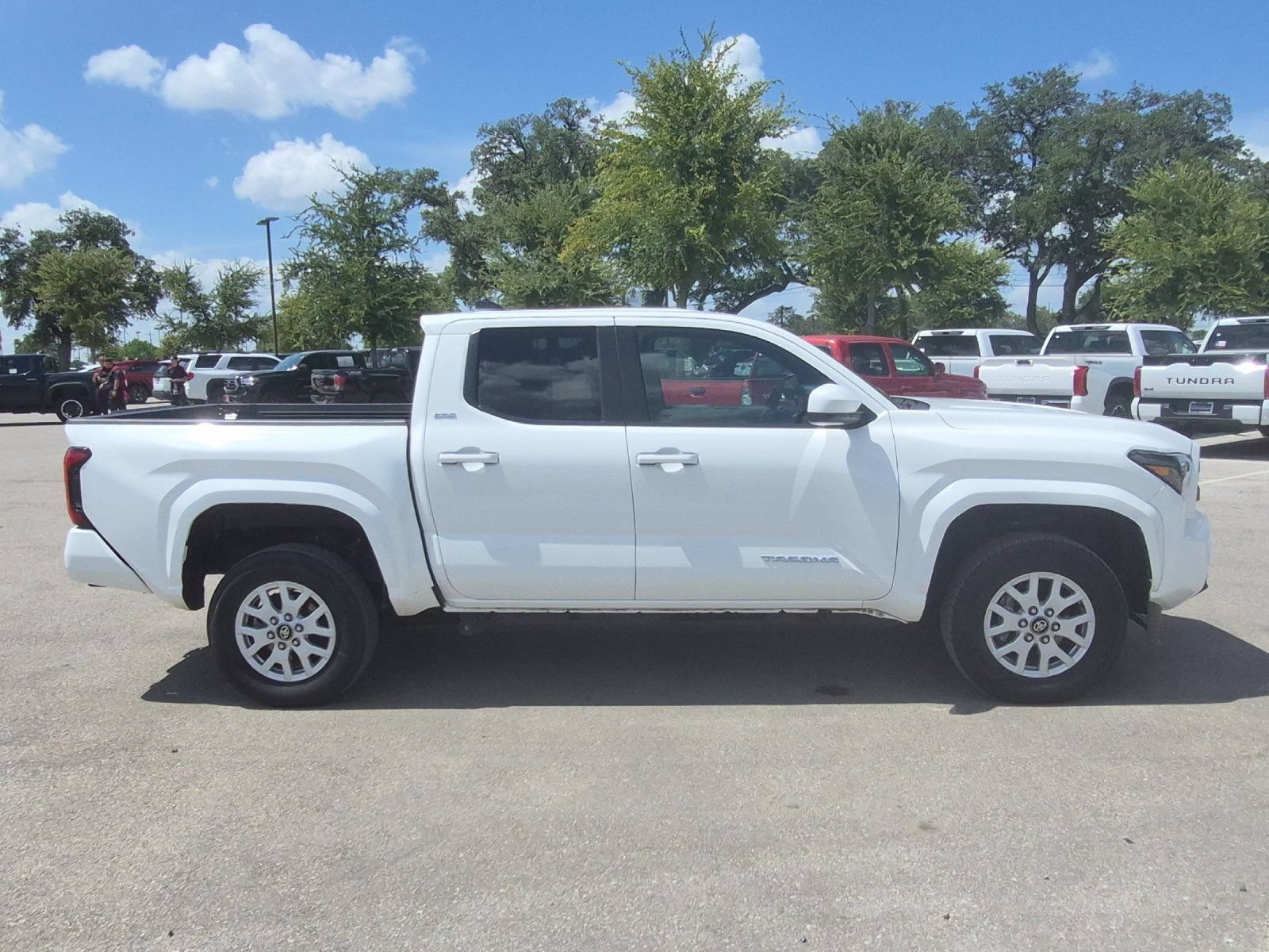 Certified 2025 Toyota Tacoma SR5 AWD/4WD image 6