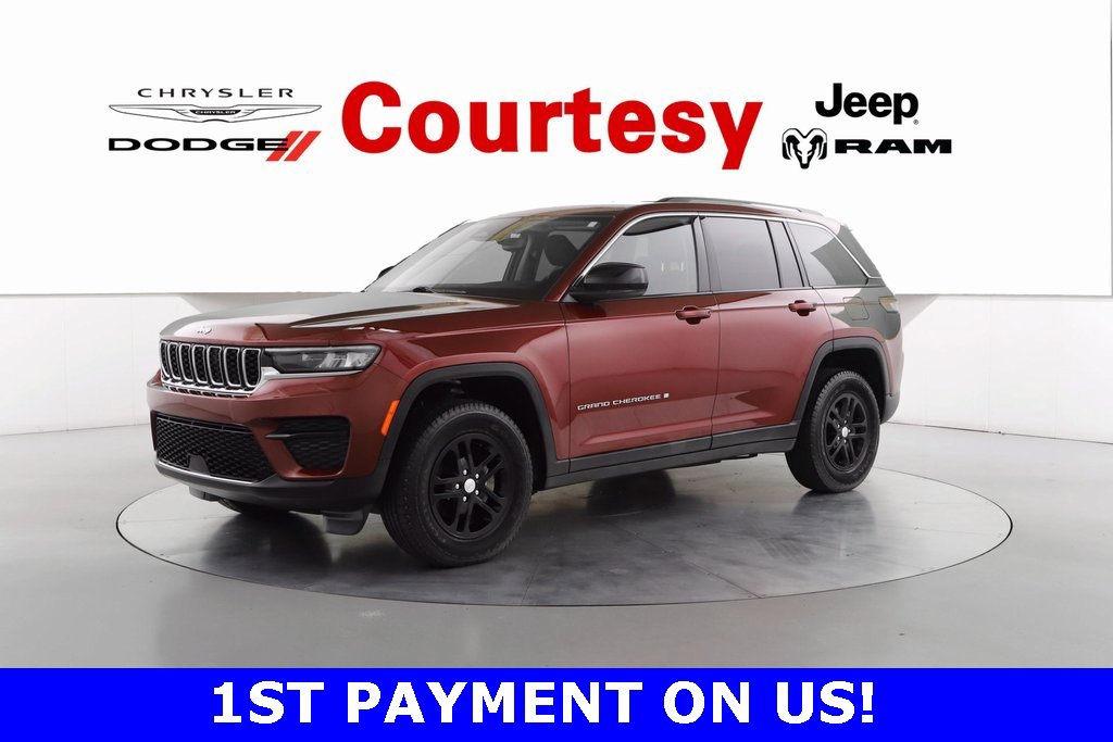 Certified 2023 Jeep Grand Cherokee Laredo w/ Luxury Tech Group I image 9