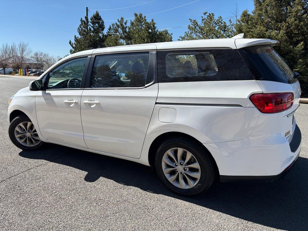 Used 2020 Kia Sedona L FWD image 2