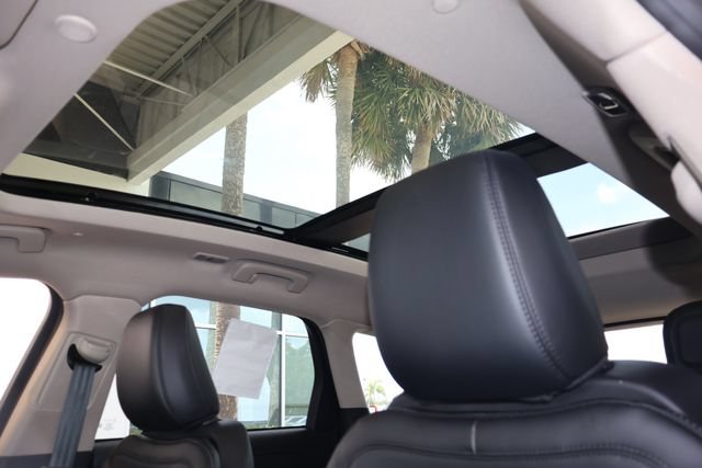 New 2025 Lincoln Corsair Reserve w/ Equipment Group 202A AWD/4WD image 28