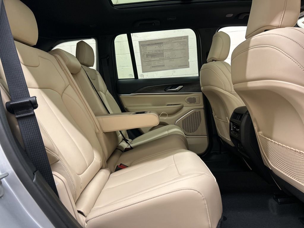 New 2026 Jeep Grand Cherokee Limited image 9
