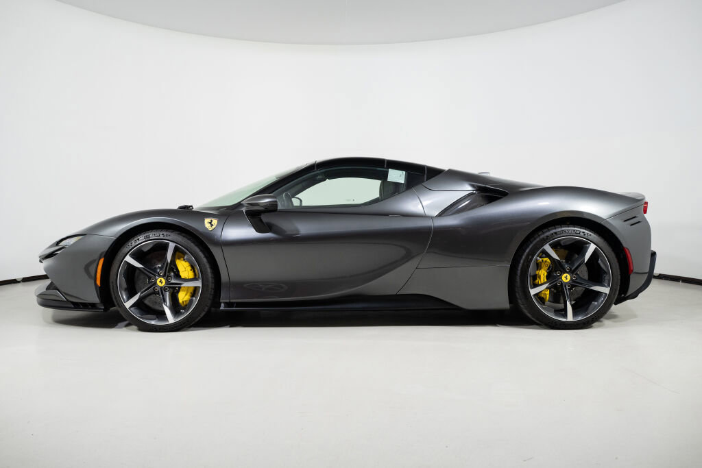 Used 2022 Ferrari SF90 Spider image 36