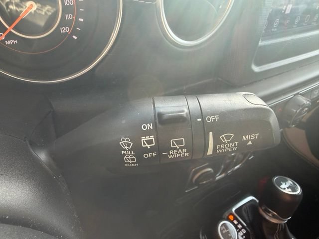 Used 2019 Jeep Wrangler Unlimited Sahara w/ LED Lighting Group AWD/4WD image 35