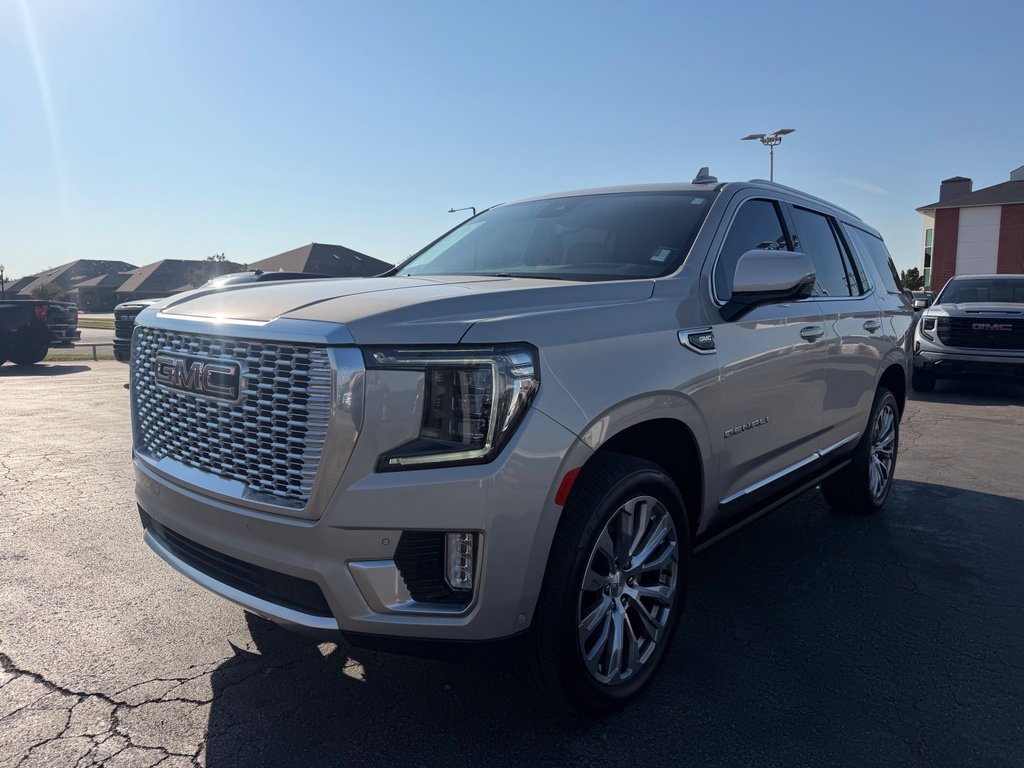 Used 2023 GMC Yukon Denali w/ Denali Reserve Package AWD/4WD image 8