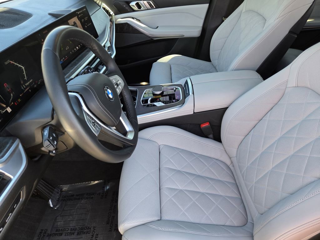 Used 2024 BMW X7 xDrive40i w/ Premium Package image 14