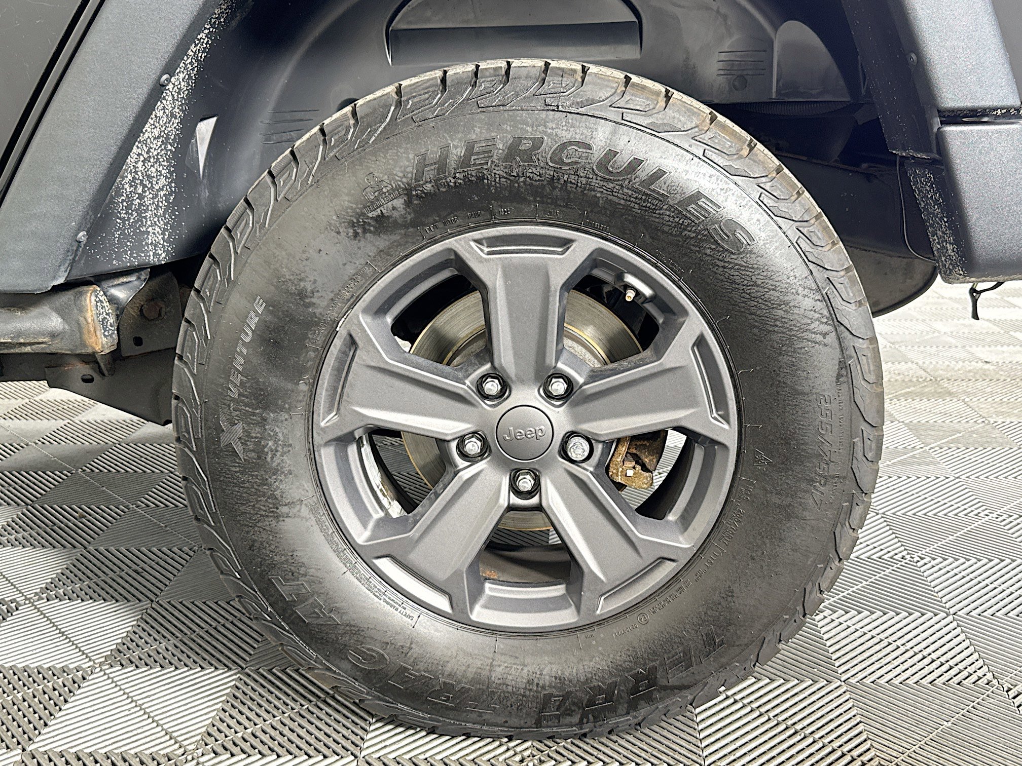 Used 2018 Jeep Wrangler Unlimited Rubicon w/ Connectivity Group image 34