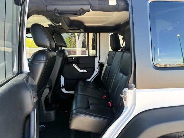 Used 2014 Jeep Wrangler Unlimited Rubicon w/ Connectivity Group AWD/4WD image 20