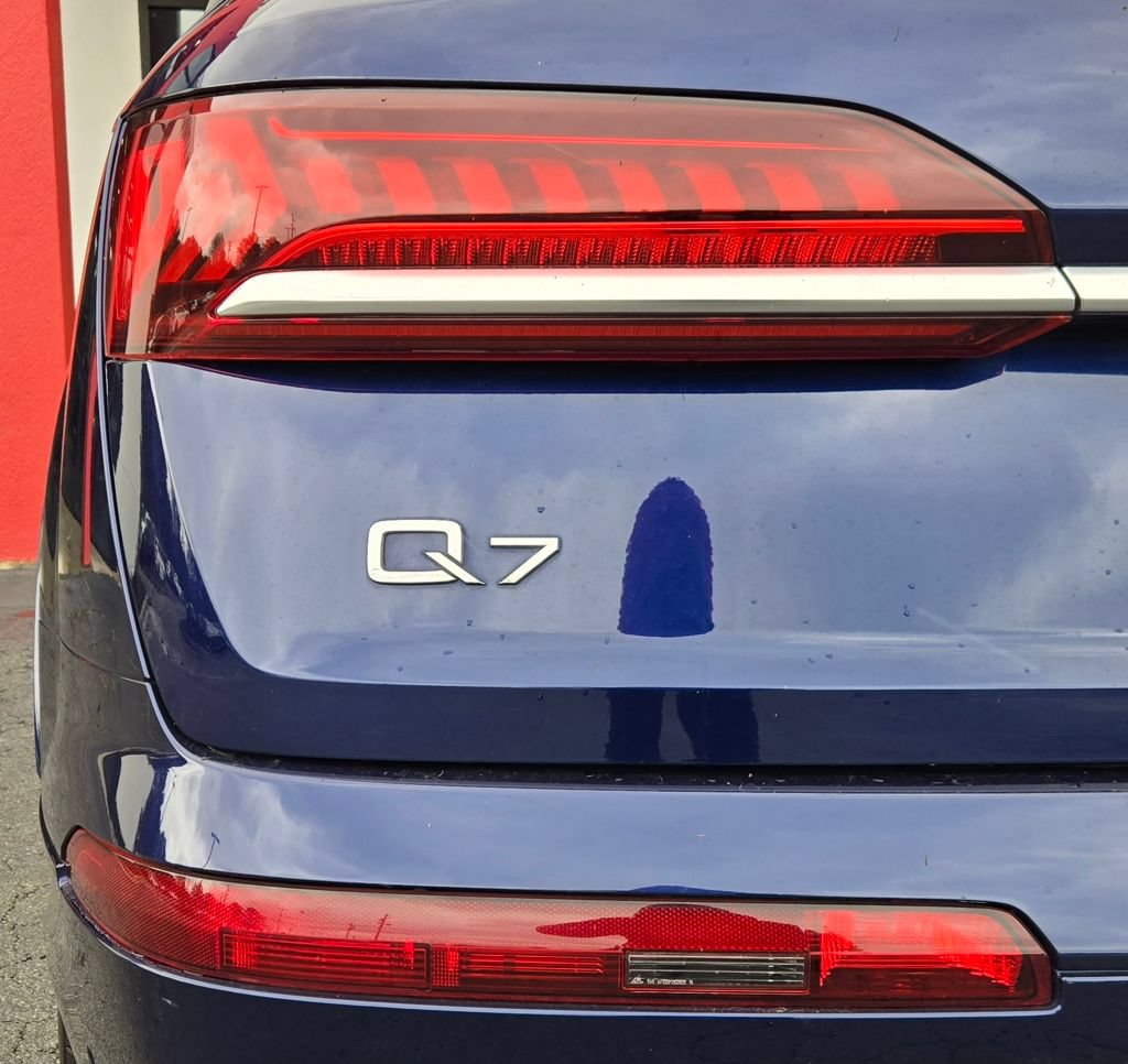 Used 2021 Audi Q7 3.0T Prestige AWD/4WD image 11