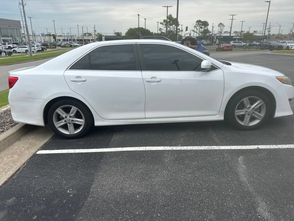 Used 2014 Toyota Camry SE FWD image 6