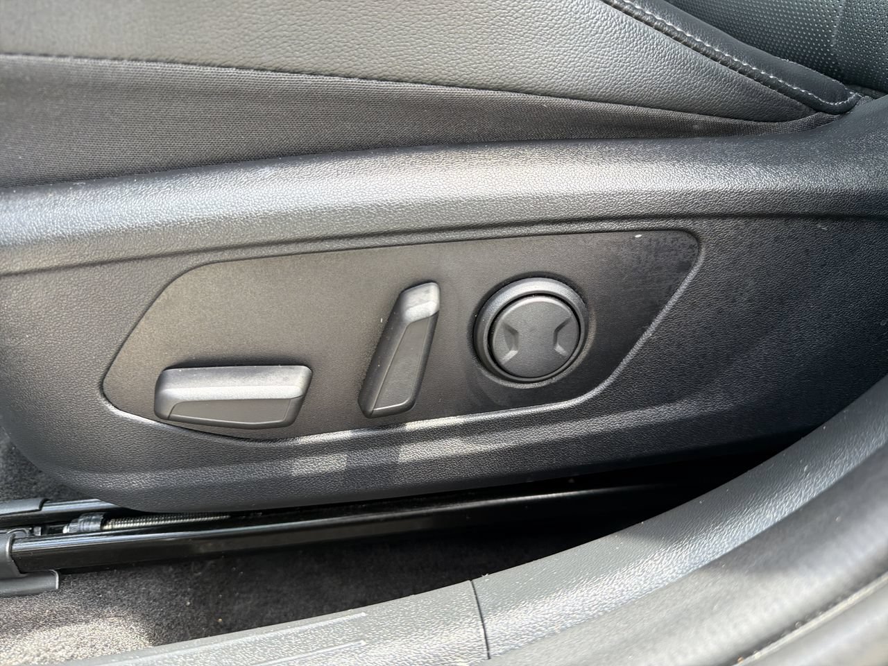 Used 2023 Hyundai Elantra Limited FWD image 19