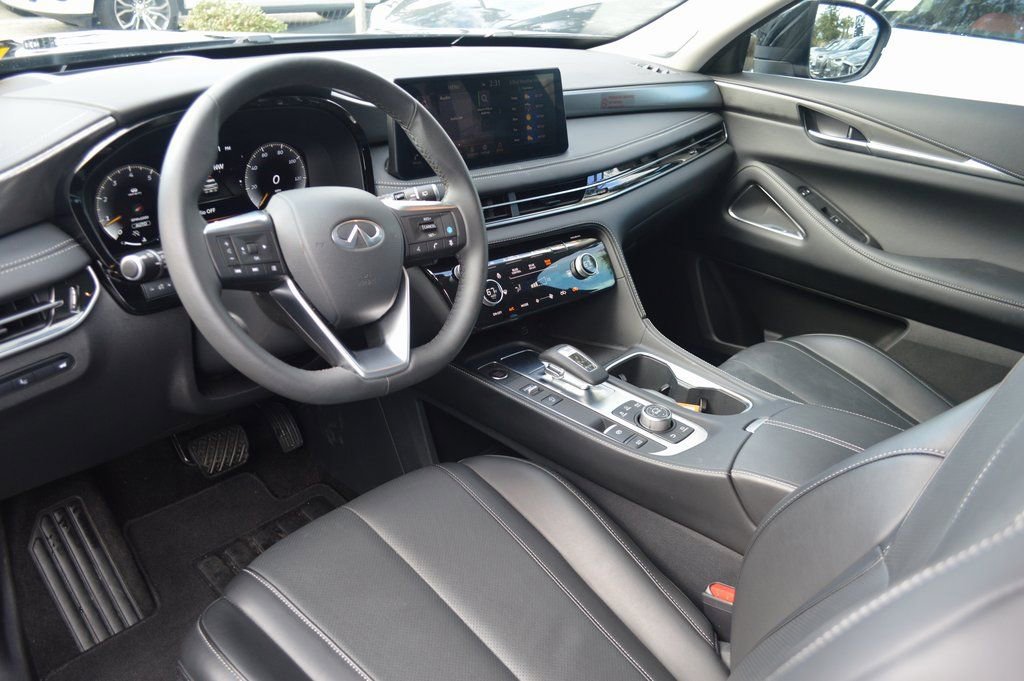 Certified 2025 INFINITI QX60 Luxe w/ Vision Package image 4