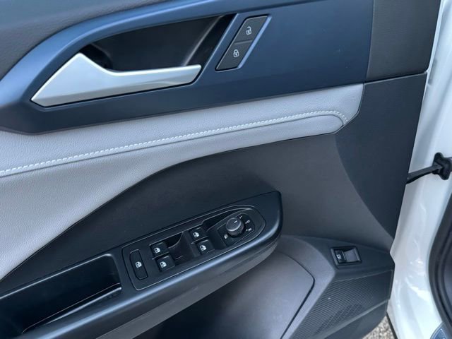 Certified 2024 Volkswagen Taos SE w/ Panoramic Sunroof Package image 33