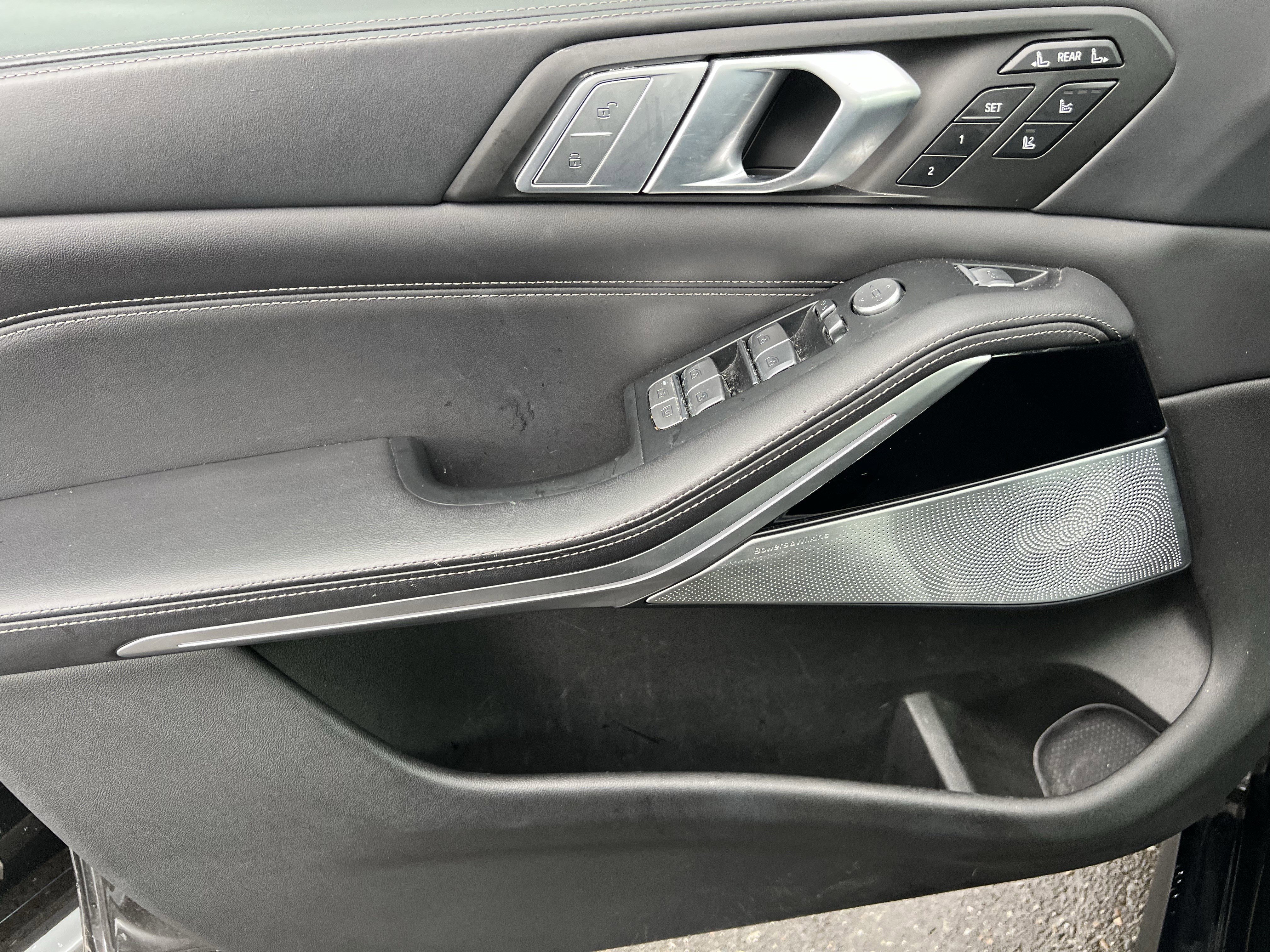 Used 2021 BMW X7 M50i w/ Dynamic Handling Package image 14