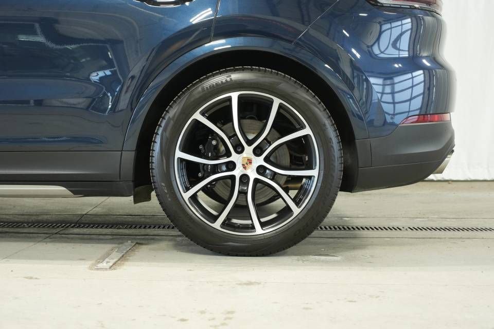 Used 2025 Porsche Cayenne S image 43