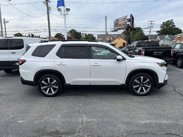 Used 2025 Honda Pilot Touring image 11