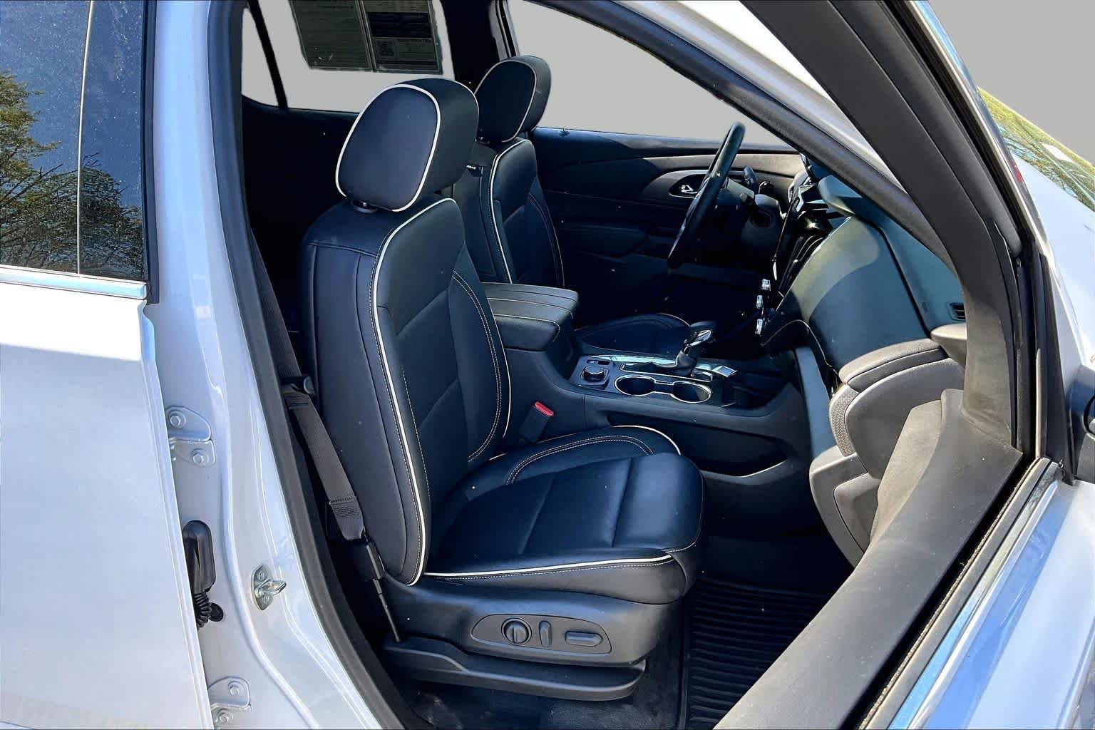 Used 2023 Chevrolet Traverse Premier AWD/4WD image 8