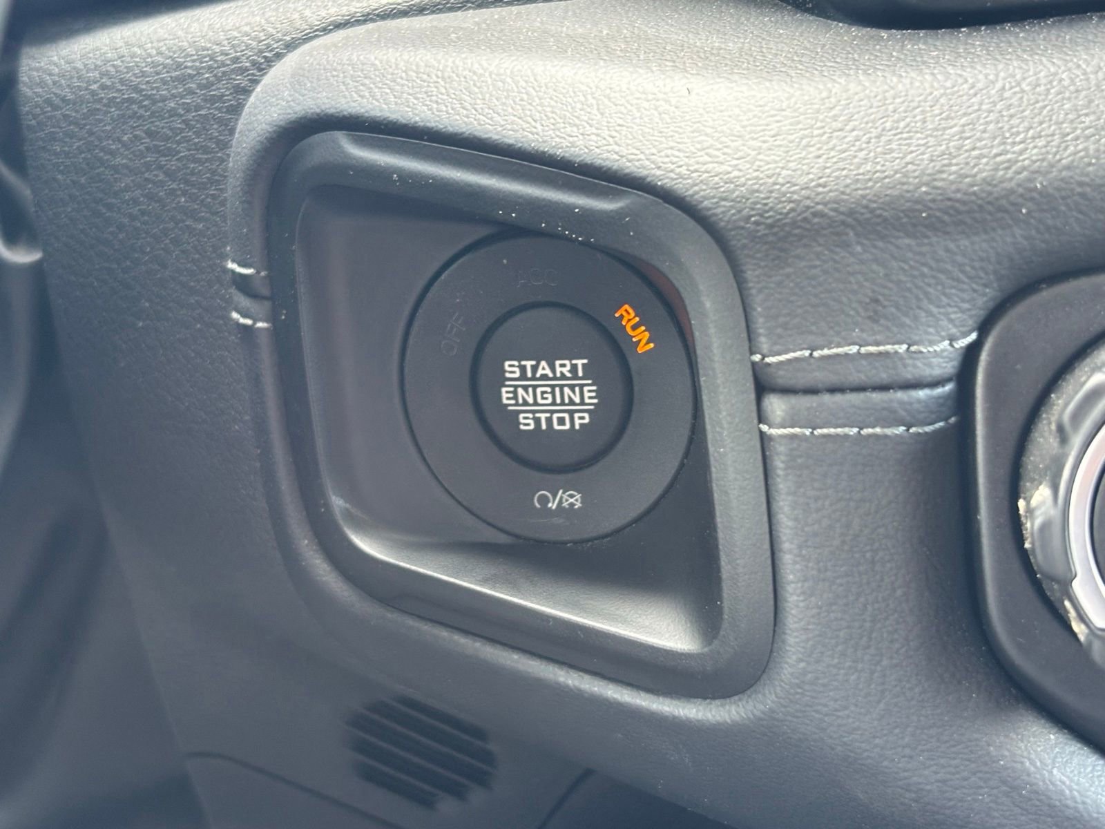 Used 2025 Jeep Wrangler Unlimited Sahara AWD/4WD image 10