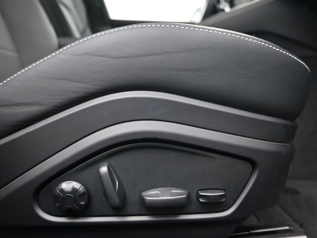 Used 2024 Porsche Panamera 4 image 15
