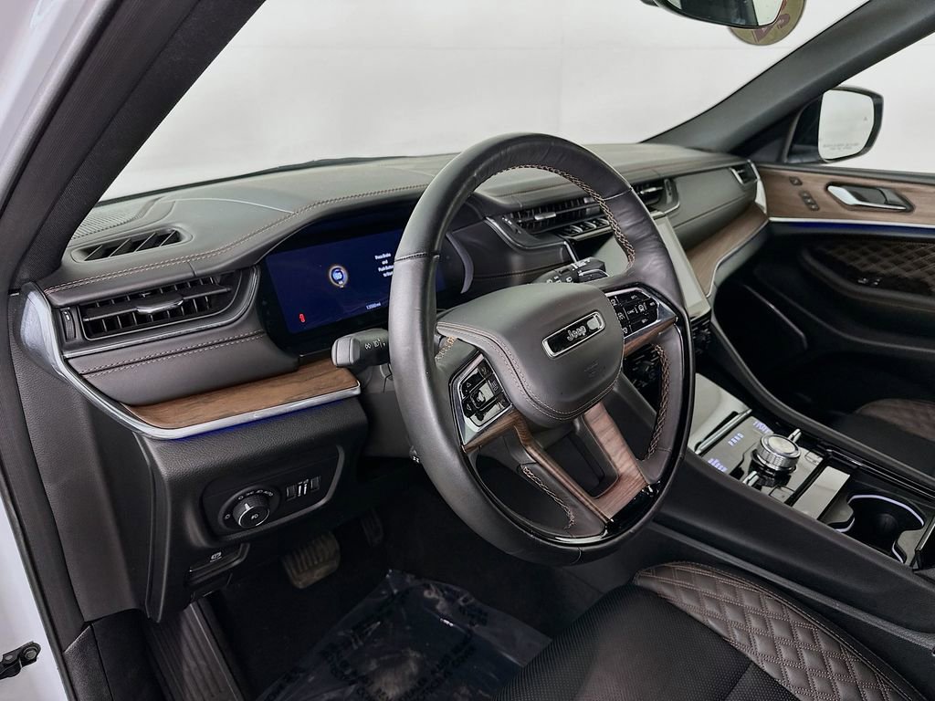 Certified 2025 Jeep Grand Cherokee Summit image 14