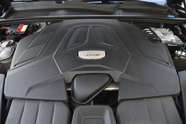 Used 2022 Porsche Cayenne Platinum Edition image 37