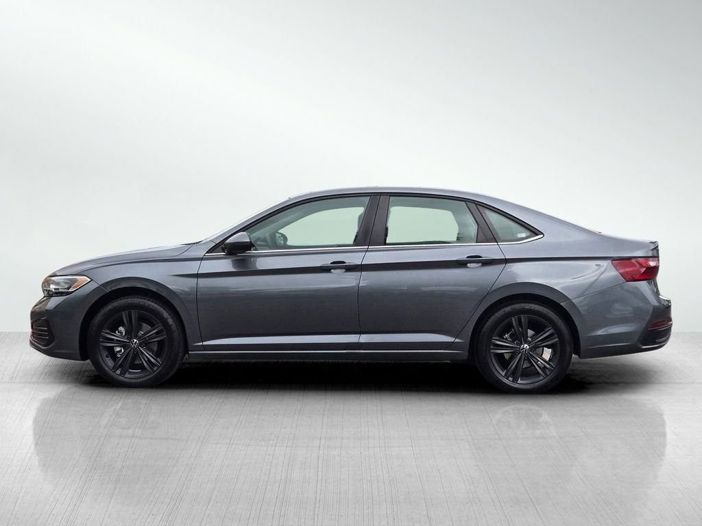 Used 2024 Volkswagen Jetta SE image 7