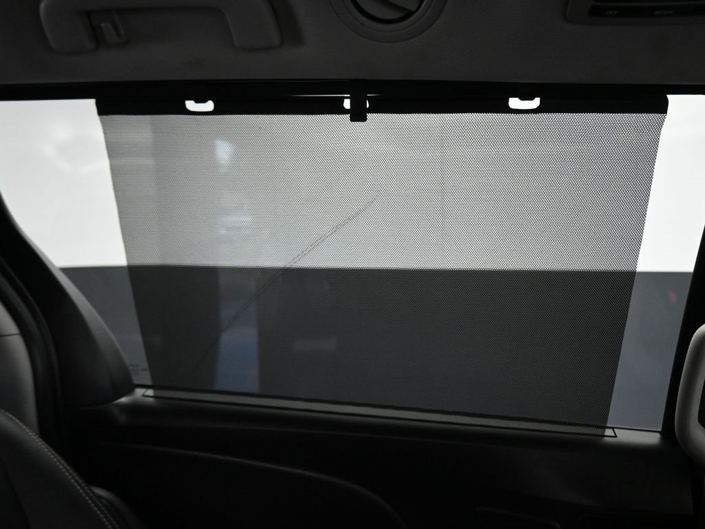 Used 2020 Toyota Sienna SE Premium image 47