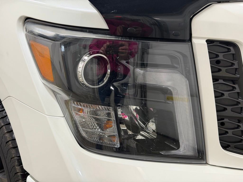 Used 2018 Nissan Titan S image 17