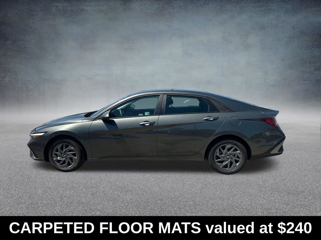 Used 2025 Hyundai Elantra Hybrid FWD image 2