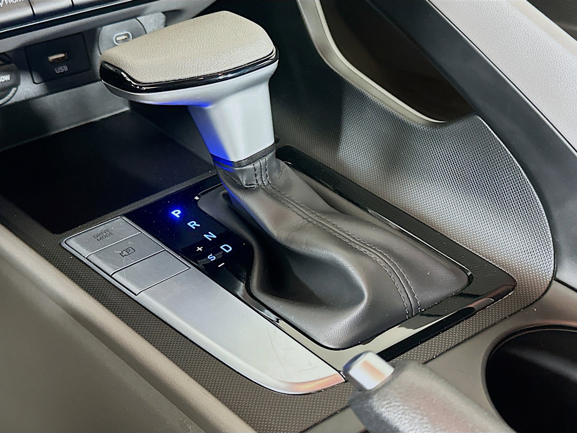 Used 2024 Hyundai Elantra SEL image 25