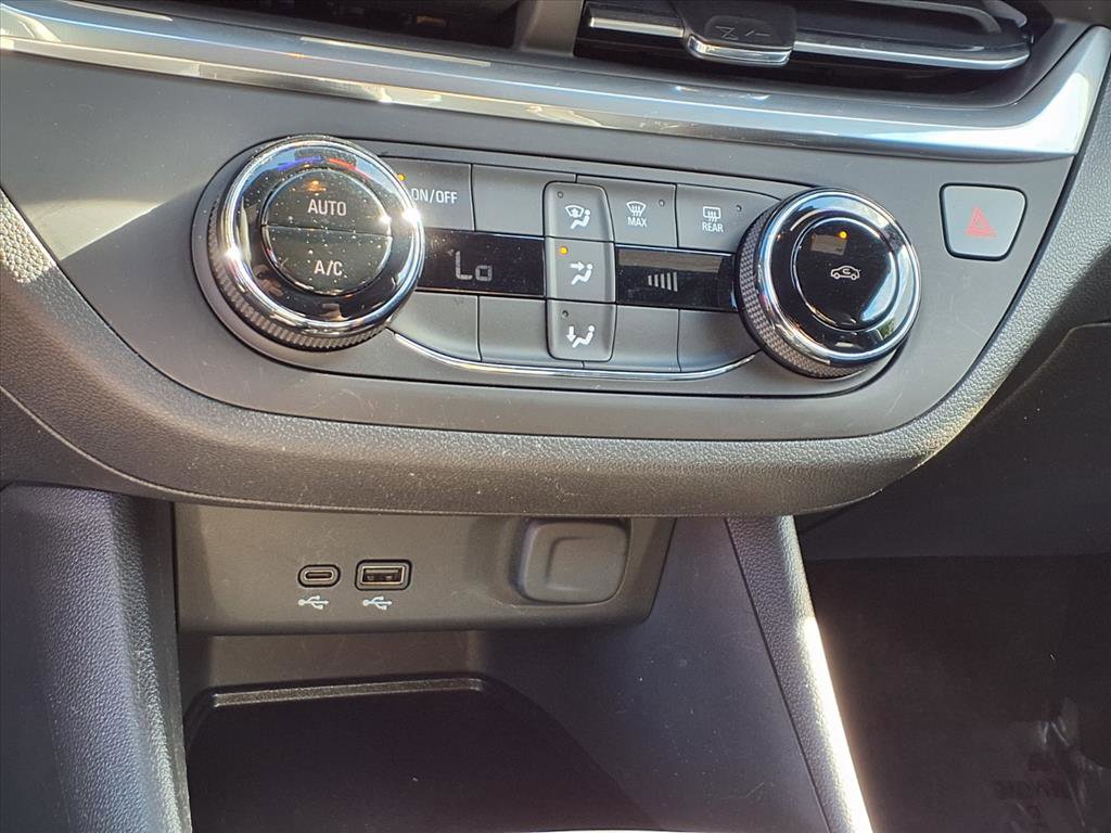 Used 2024 Buick Envista Preferred image 23