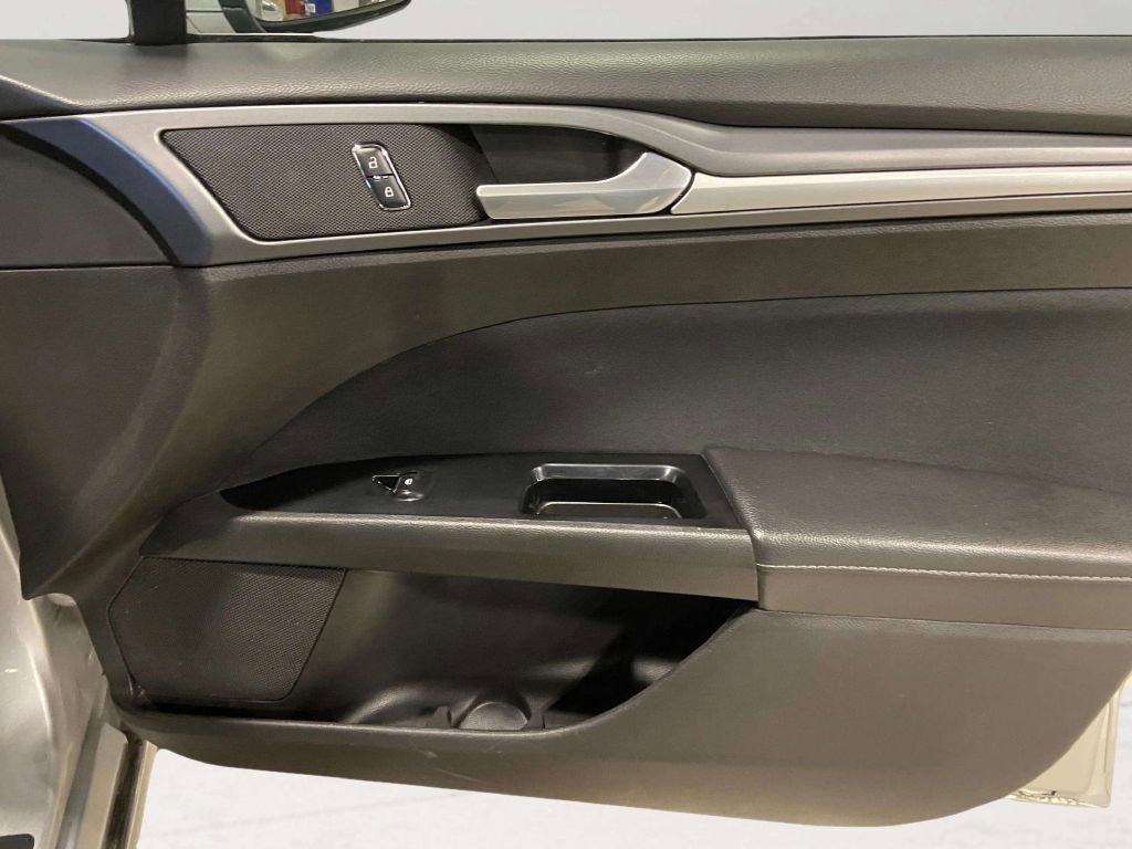 Used 2016 Ford Fusion SE image 29
