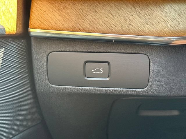 Certified 2023 Volvo XC90 B6 Plus w/ Protection Package Premier AWD/4WD image 33