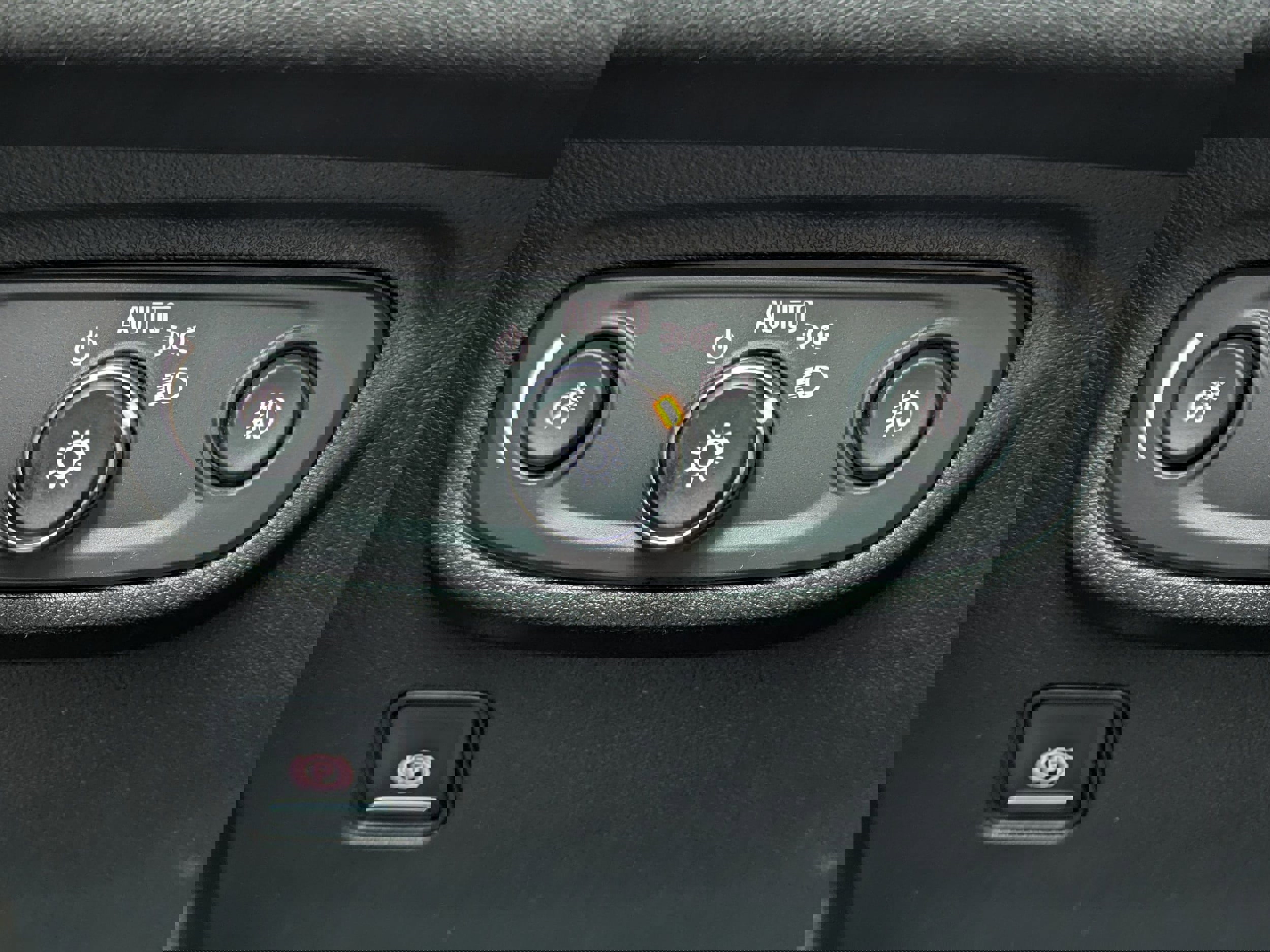 Used 2023 GMC Terrain AT4 image 18