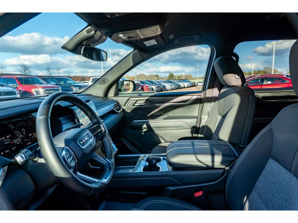 Used 2025 GMC Acadia Elevation image 11