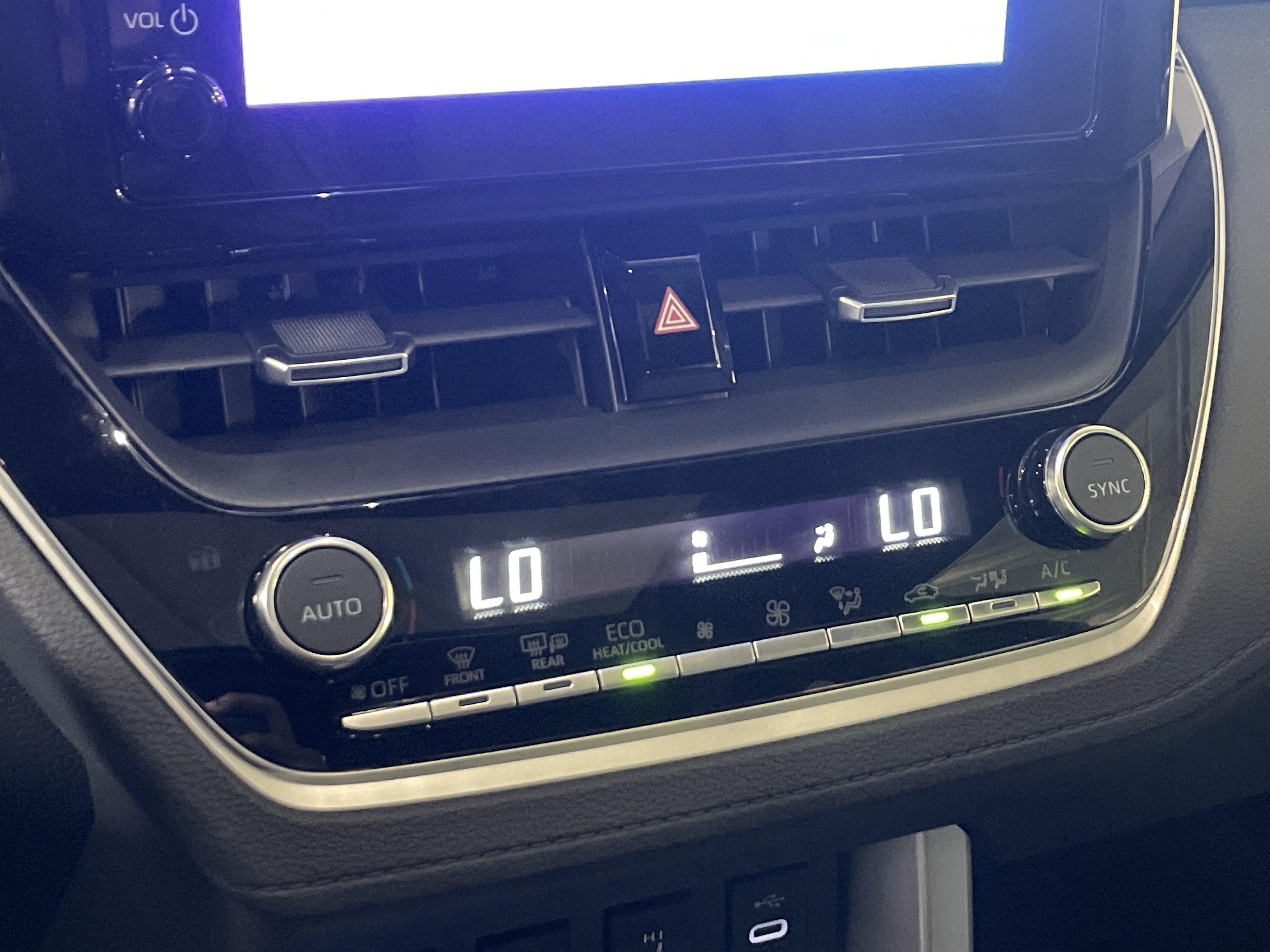 Used 2024 Toyota Corolla Cross XSE w/ Convenience Package AWD/4WD image 24