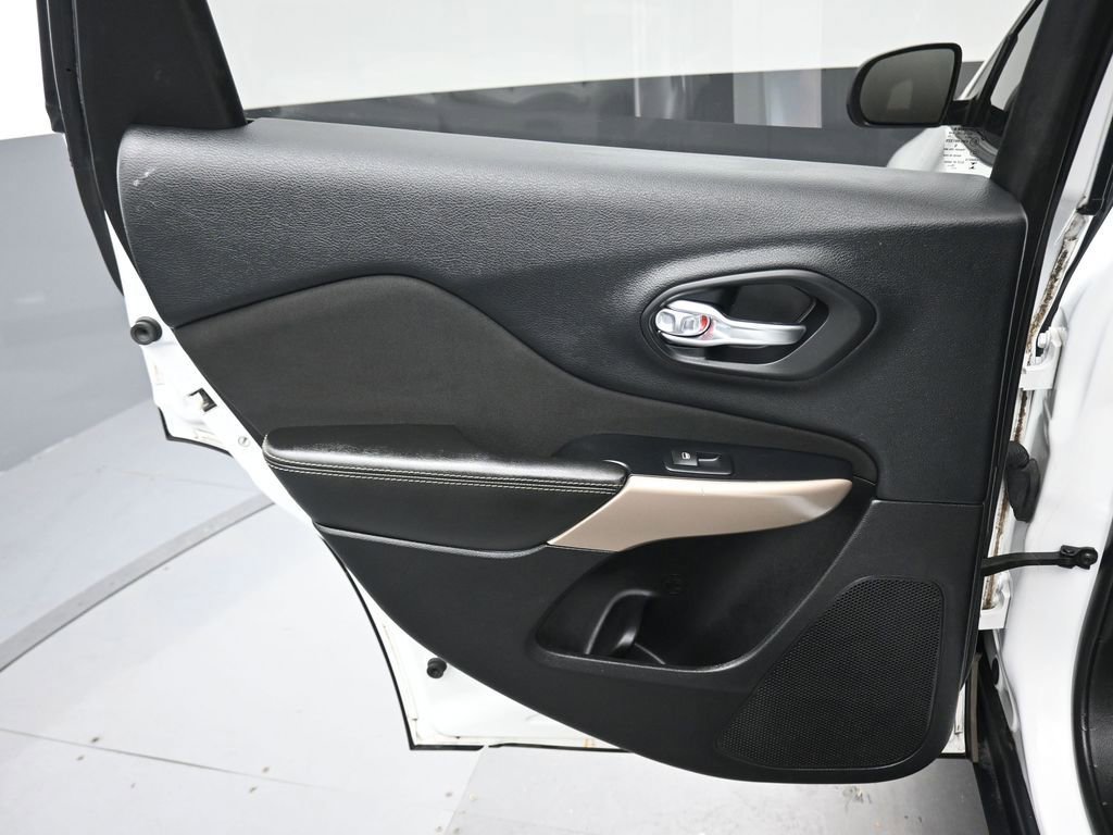 Used 2017 Jeep Cherokee Sport w/ Cold Weather Group image 28