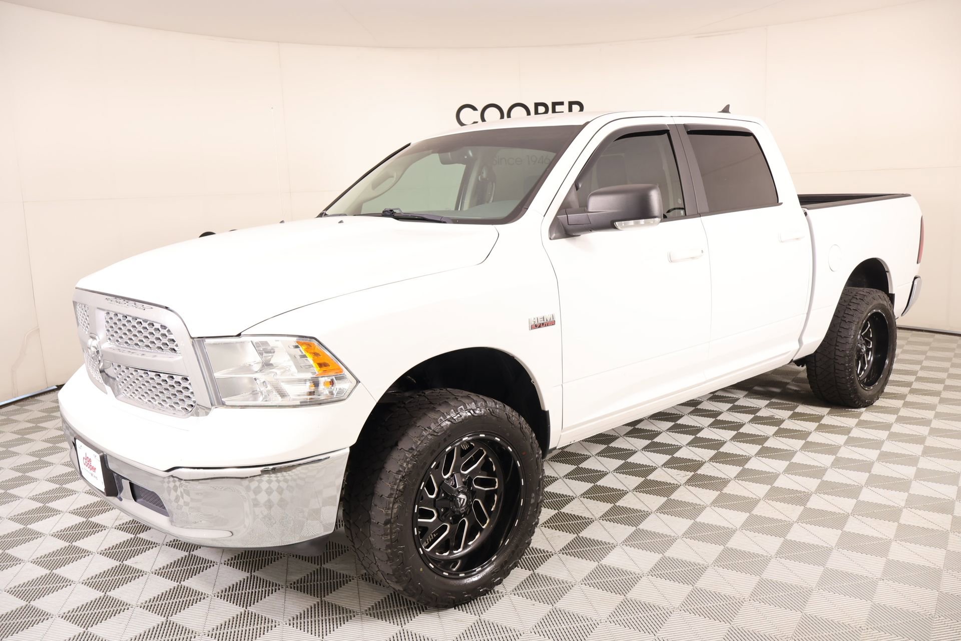 Used 2019 RAM 1500 Classic SLT w/ Luxury Group AWD/4WD image 9