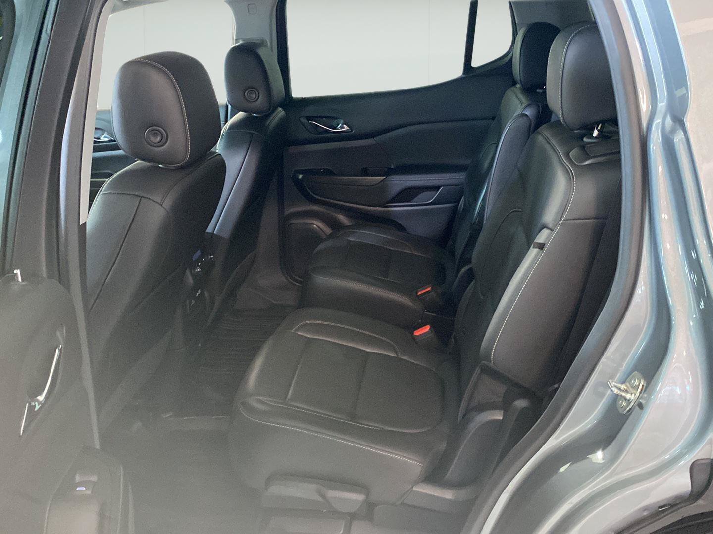 Certified 2023 GMC Acadia SLT w/ LPO, Floor Liner Package FWD image 18
